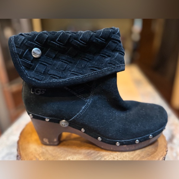 UGG Black Suede Leather Booties. Wooden heels. Size 7. GUC - Picture 8 of 13